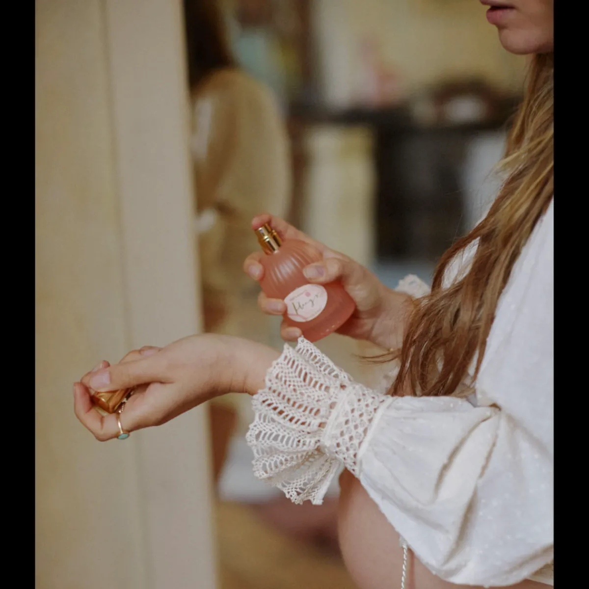 Voor Haar | Room Sprays | Perfume Lounge Hugs - room & body spray