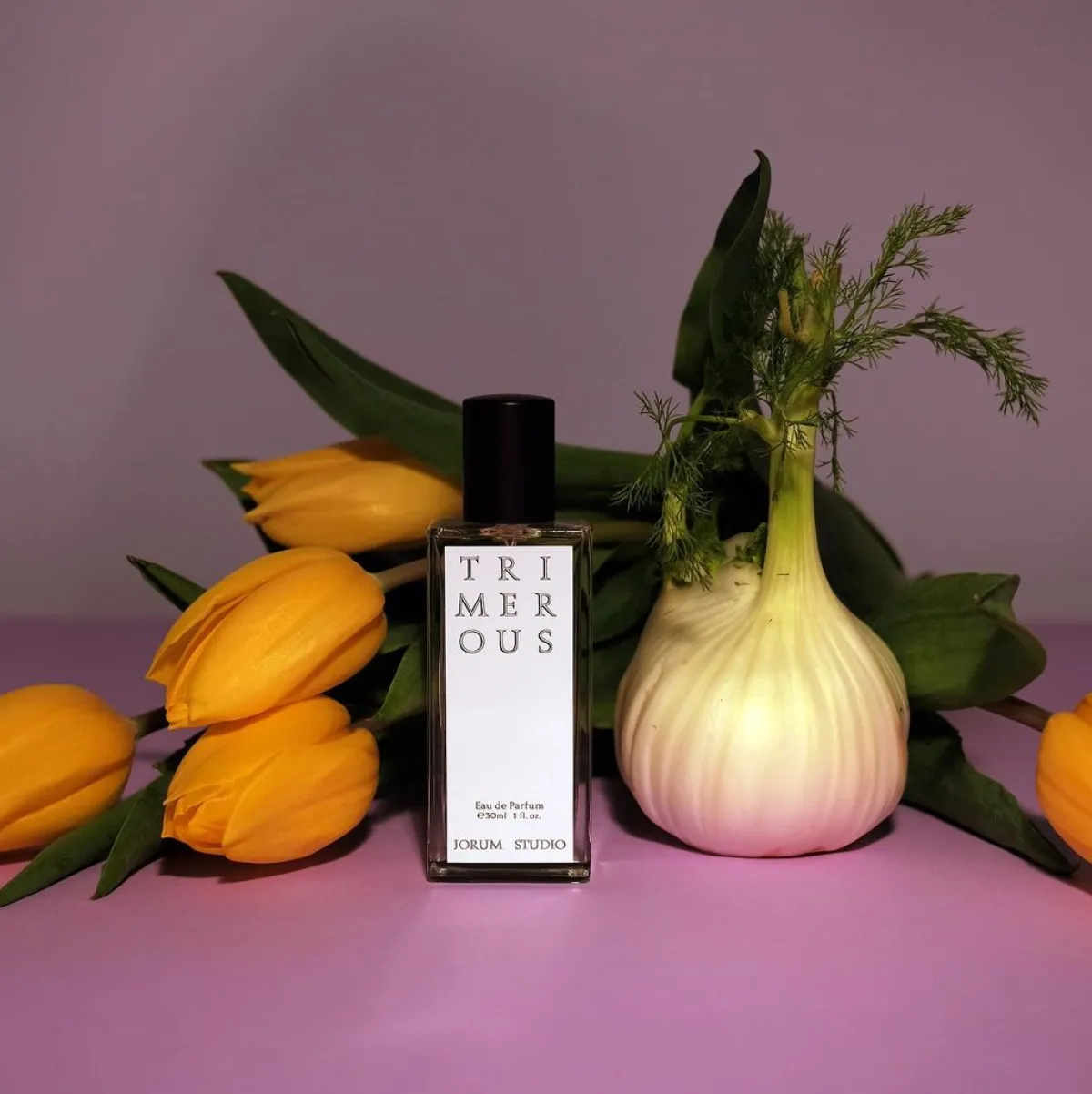 Iris | Poederig | Perfume Lounge Trimerous - eau de parfum