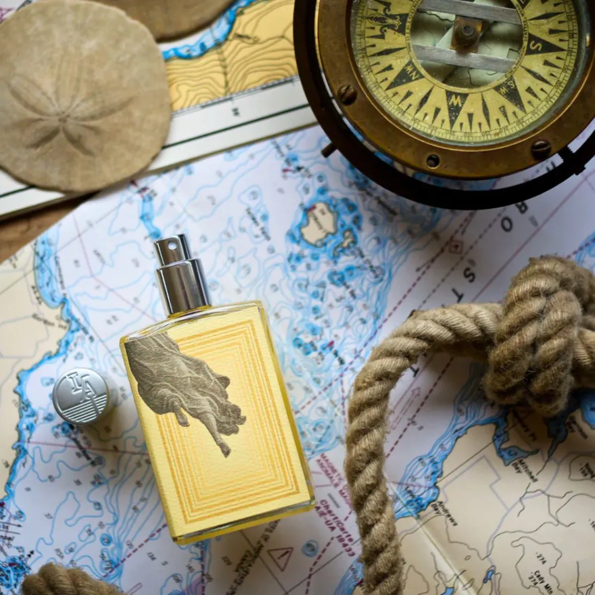 Houtachtig | Perfume Lounge Whispered Myths - eau de parfum